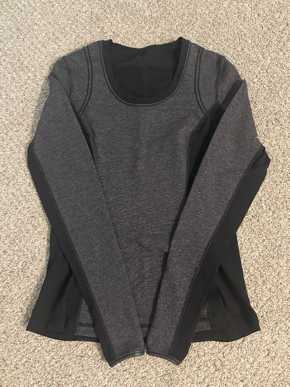 Lululemon Runder Under Long Sleeve Shirt Reversible Women 8 Black Gray Top